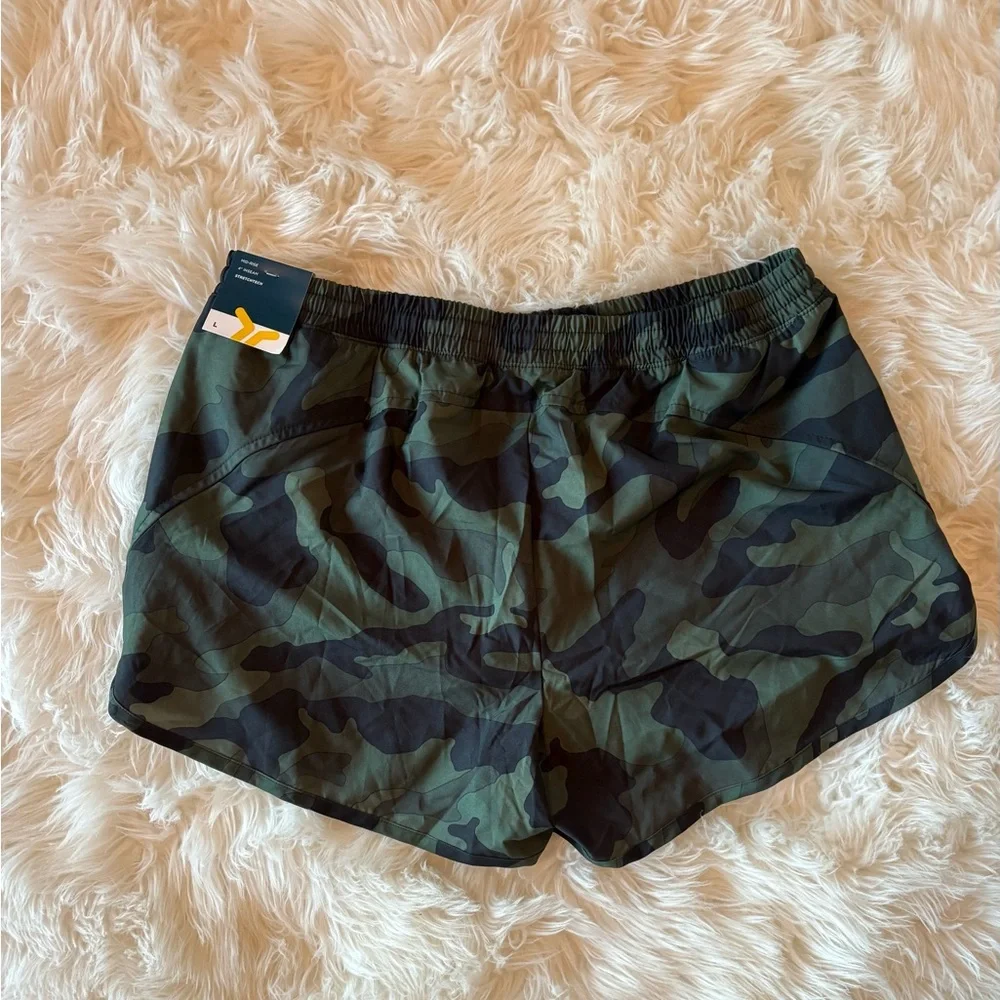 OLD NAVY Women’s Camo Athletic Shorts Size Large - Picture 2 of 5
